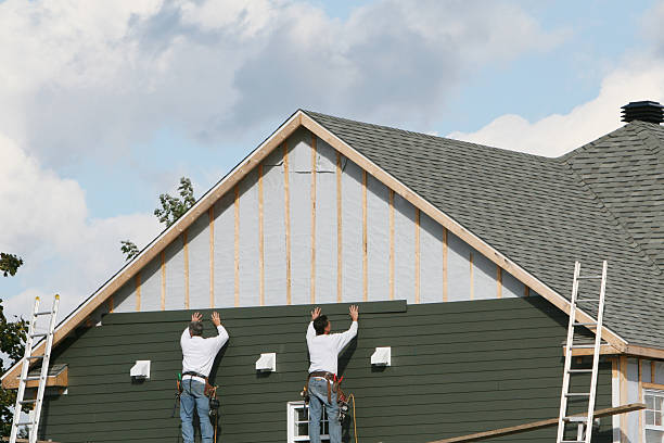 Professional Vinyl Siding technician working in McCutchenville, OH